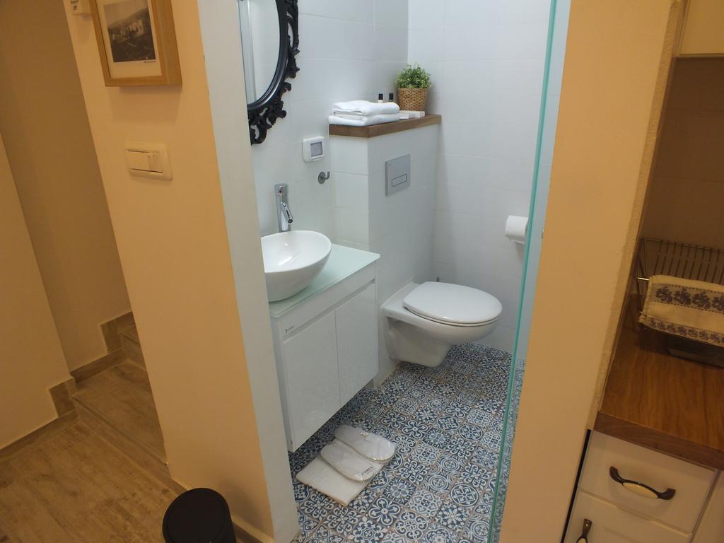 Banker'S Boutique Apartment Haifa Bagian luar foto